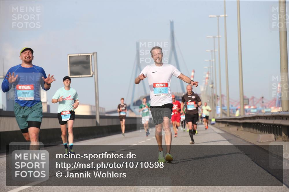 03.10.2026 - Köhlbrandbrückenlauf Jannik Wohlers http://msf.ph/oto/10710598 03.10.2026 09:44:59 Position 3 3787, 3837 meine-sportfotos.de