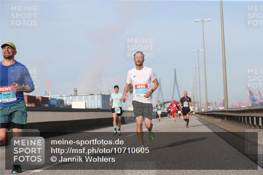 03.10.2026 - Köhlbrandbrückenlauf Jannik Wohlers http://msf.ph/oto/10710605 03.10.2026 09:45:02 Position 3 3787, 3837 meine-sportfotos.de
