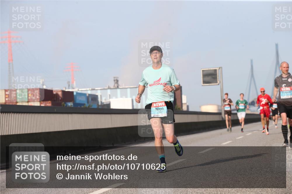 03.10.2026 - Köhlbrandbrückenlauf Jannik Wohlers http://msf.ph/oto/10710625 03.10.2026 09:45:04 Position 3 1397, 1531 meine-sportfotos.de