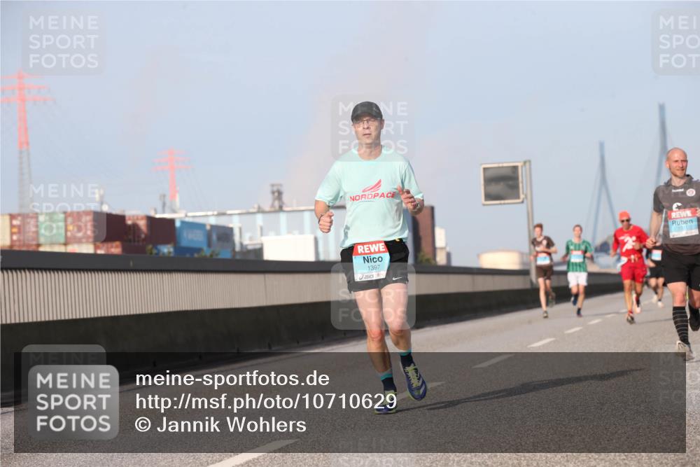 03.10.2026 - Köhlbrandbrückenlauf Jannik Wohlers http://msf.ph/oto/10710629 03.10.2026 09:45:04 Position 3 1397, 1531 meine-sportfotos.de