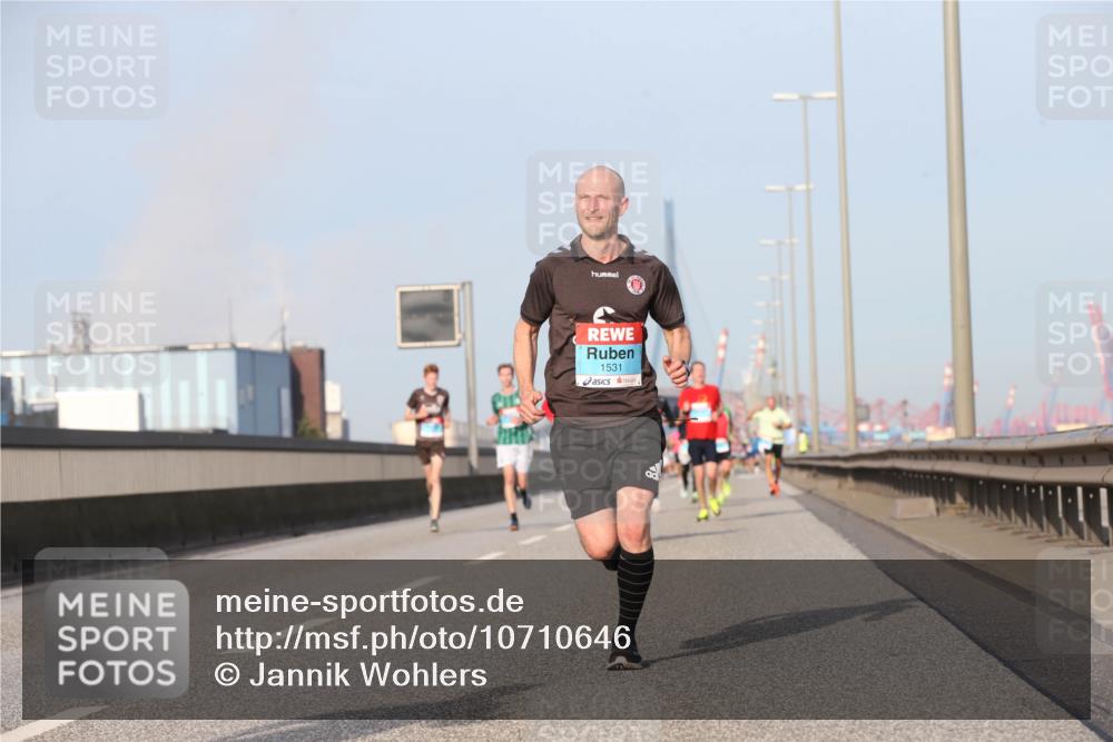 03.10.2026 - Köhlbrandbrückenlauf Jannik Wohlers http://msf.ph/oto/10710646 03.10.2026 09:45:06 Position 3 1531 meine-sportfotos.de