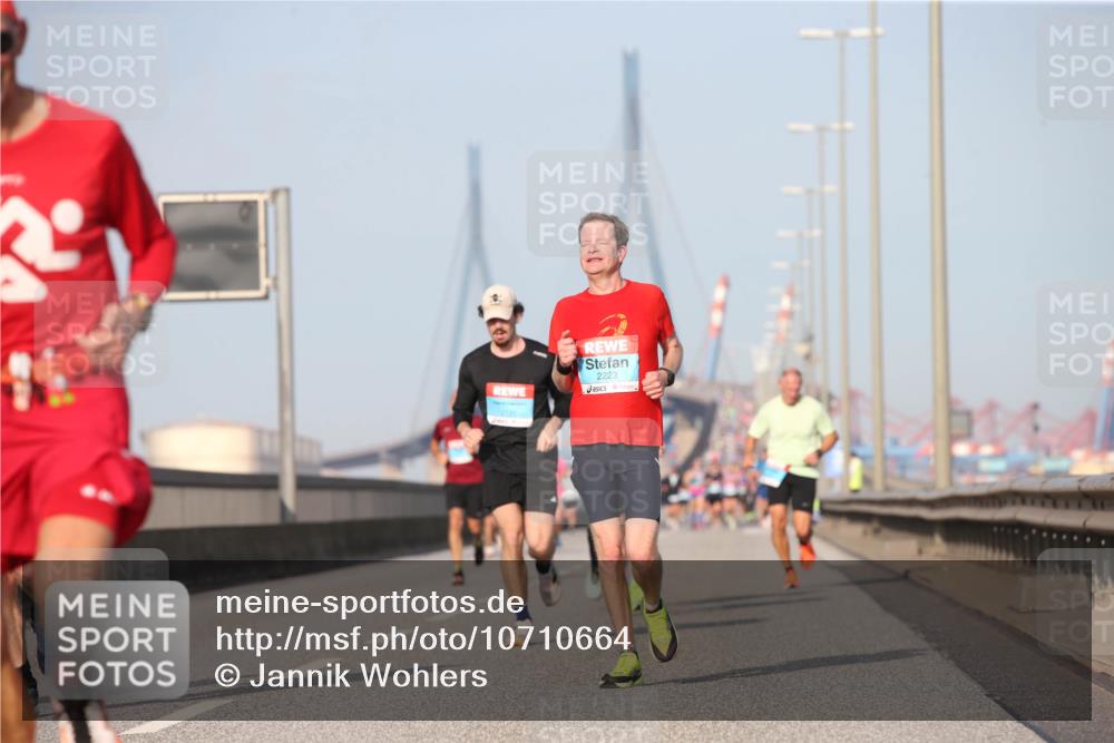 03.10.2026 - Köhlbrandbrückenlauf Jannik Wohlers http://msf.ph/oto/10710664 03.10.2026 09:45:10 Position 3 2223 meine-sportfotos.de