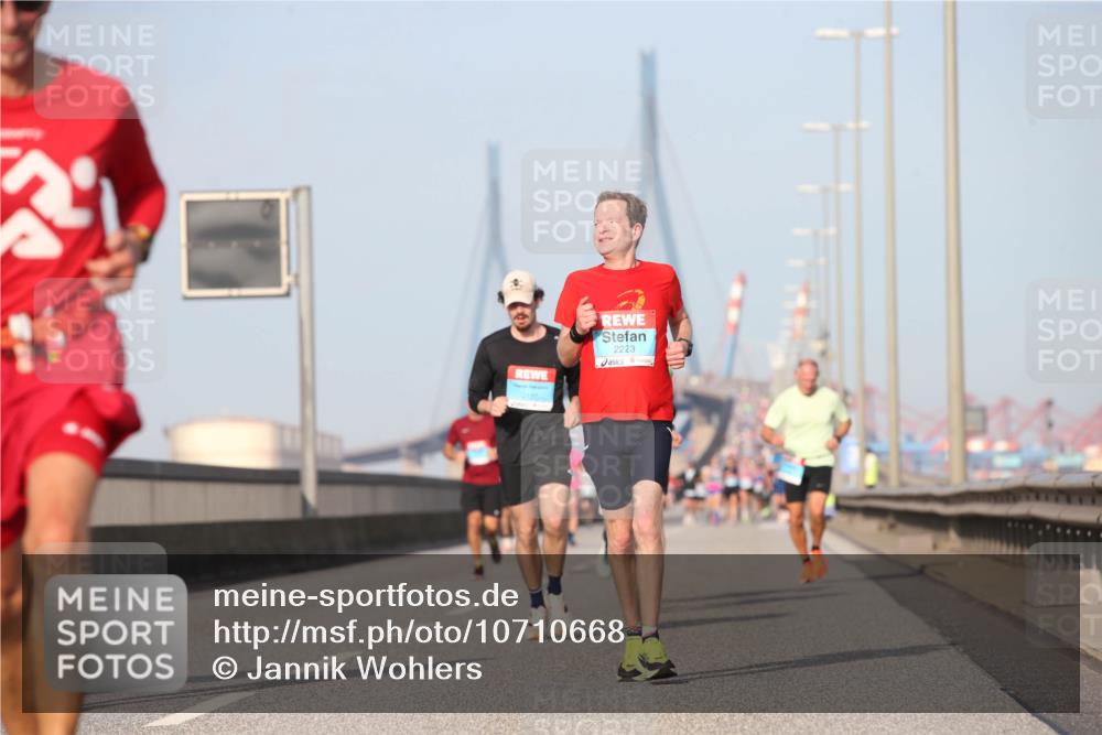 03.10.2026 - Köhlbrandbrückenlauf Jannik Wohlers http://msf.ph/oto/10710668 03.10.2026 09:45:10 Position 3 2223 meine-sportfotos.de