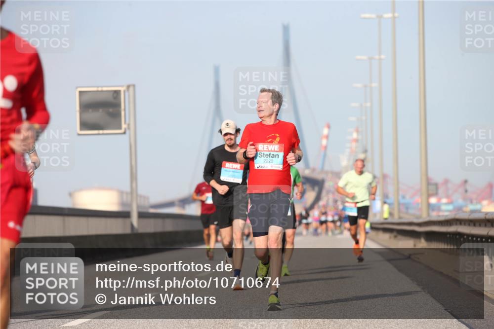 03.10.2026 - Köhlbrandbrückenlauf Jannik Wohlers http://msf.ph/oto/10710674 03.10.2026 09:45:11 Position 3 2223 meine-sportfotos.de