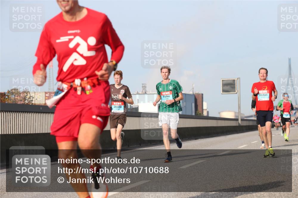03.10.2026 - Köhlbrandbrückenlauf Jannik Wohlers http://msf.ph/oto/10710688 03.10.2026 09:45:12 Position 3 2223, 1936 meine-sportfotos.de