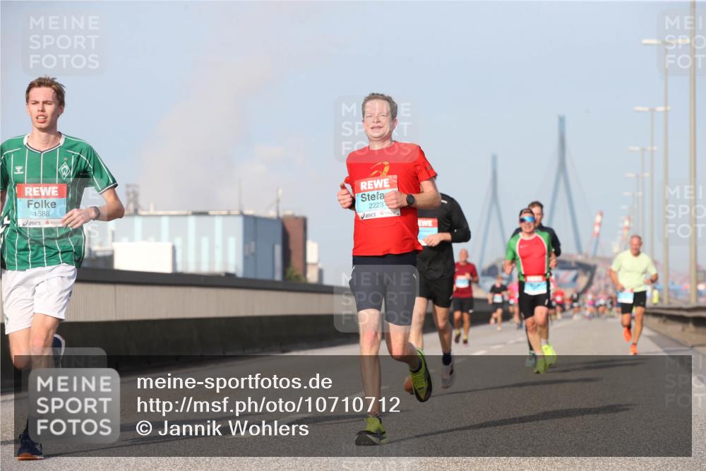03.10.2026 - Köhlbrandbrückenlauf Jannik Wohlers http://msf.ph/oto/10710712 03.10.2026 09:45:13 Position 3 1588, 2223 meine-sportfotos.de