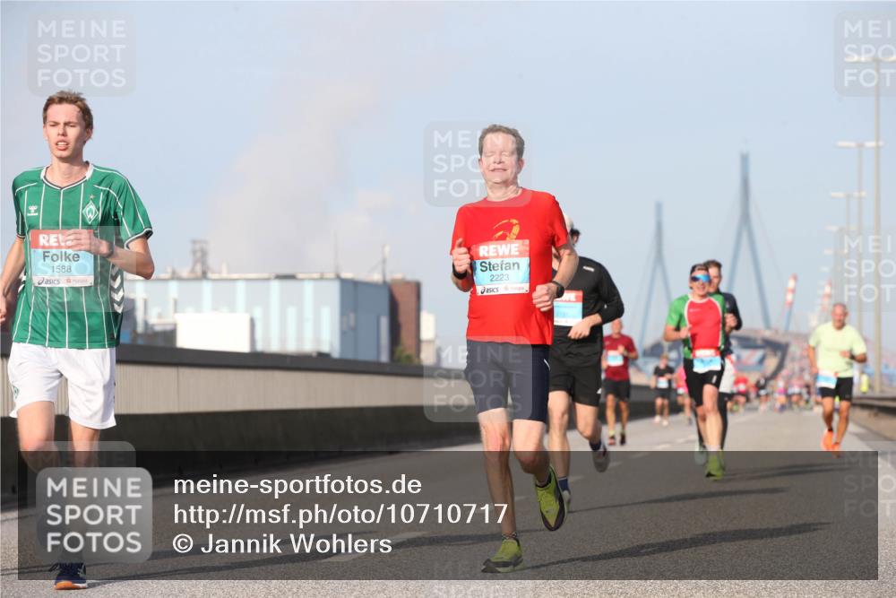 03.10.2026 - Köhlbrandbrückenlauf Jannik Wohlers http://msf.ph/oto/10710717 03.10.2026 09:45:13 Position 3 1588, 2223 meine-sportfotos.de
