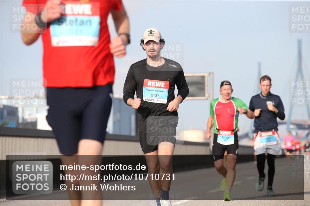 03.10.2026 - Köhlbrandbrückenlauf Jannik Wohlers http://msf.ph/oto/10710731 03.10.2026 09:45:14 Position 3 2137 meine-sportfotos.de