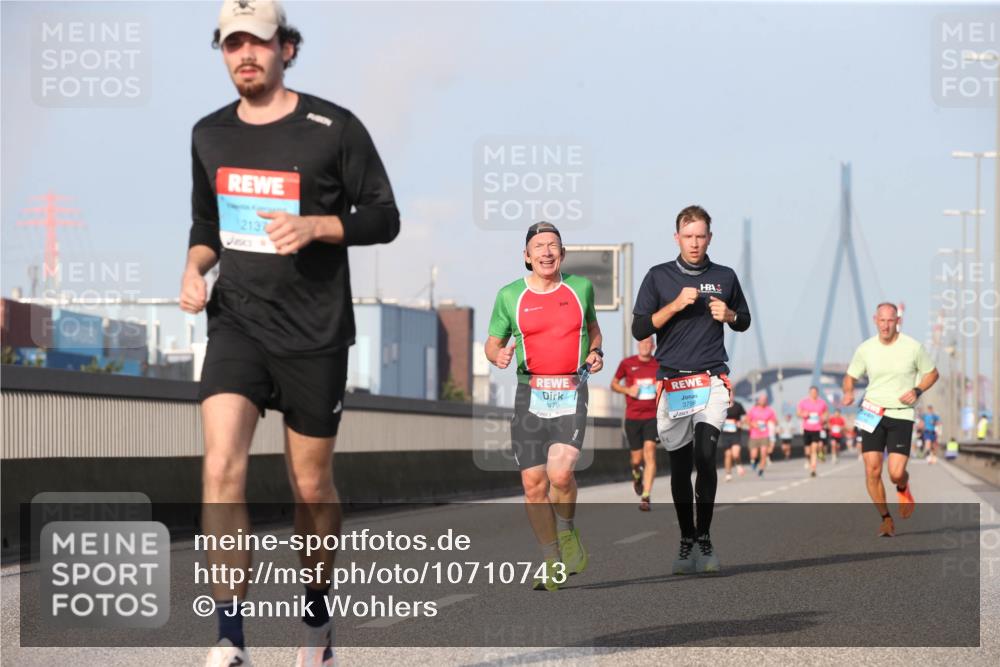 03.10.2026 - Köhlbrandbrückenlauf Jannik Wohlers http://msf.ph/oto/10710743 03.10.2026 09:45:16 Position 3 2137, 1479, 3798 meine-sportfotos.de