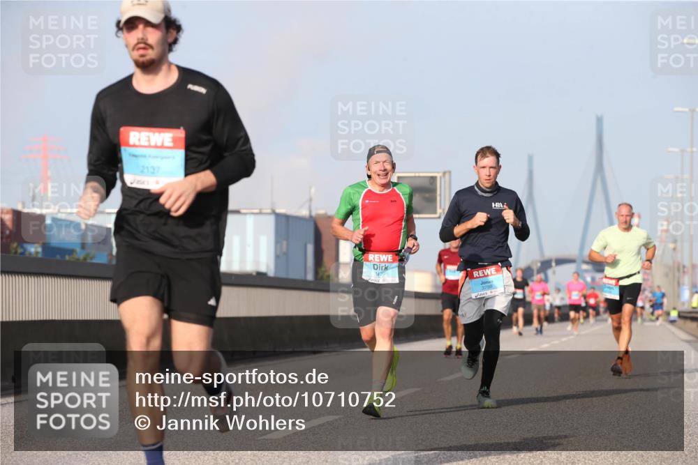 03.10.2026 - Köhlbrandbrückenlauf Jannik Wohlers http://msf.ph/oto/10710752 03.10.2026 09:45:16 Position 3 2137, 1479, 3798 meine-sportfotos.de