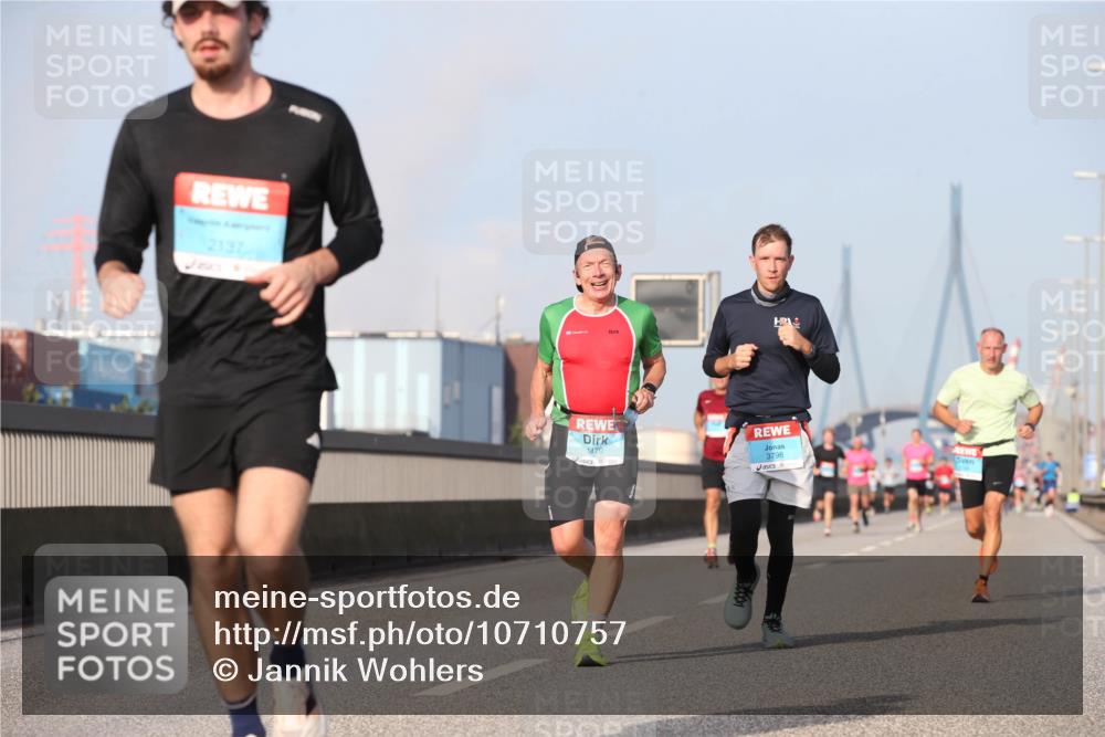 03.10.2026 - Köhlbrandbrückenlauf Jannik Wohlers http://msf.ph/oto/10710757 03.10.2026 09:45:16 Position 3 2137, 1479, 3798 meine-sportfotos.de