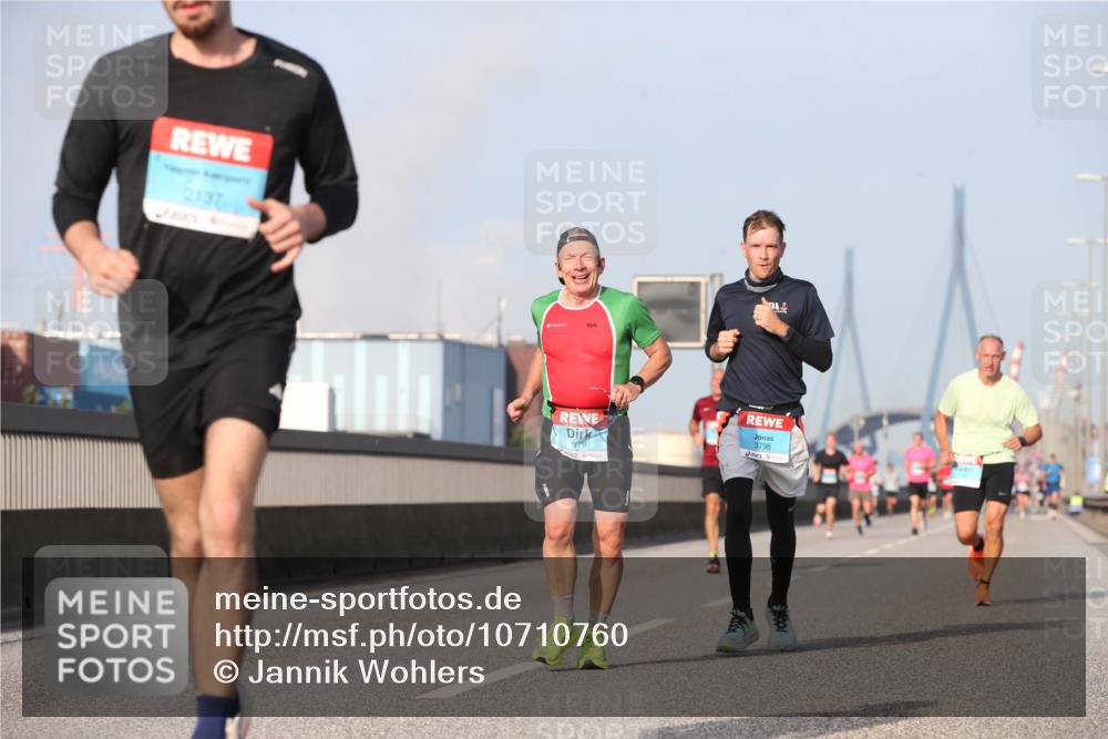 03.10.2026 - Köhlbrandbrückenlauf Jannik Wohlers http://msf.ph/oto/10710760 03.10.2026 09:45:16 Position 3 2137, 21, 3798, 1479 meine-sportfotos.de