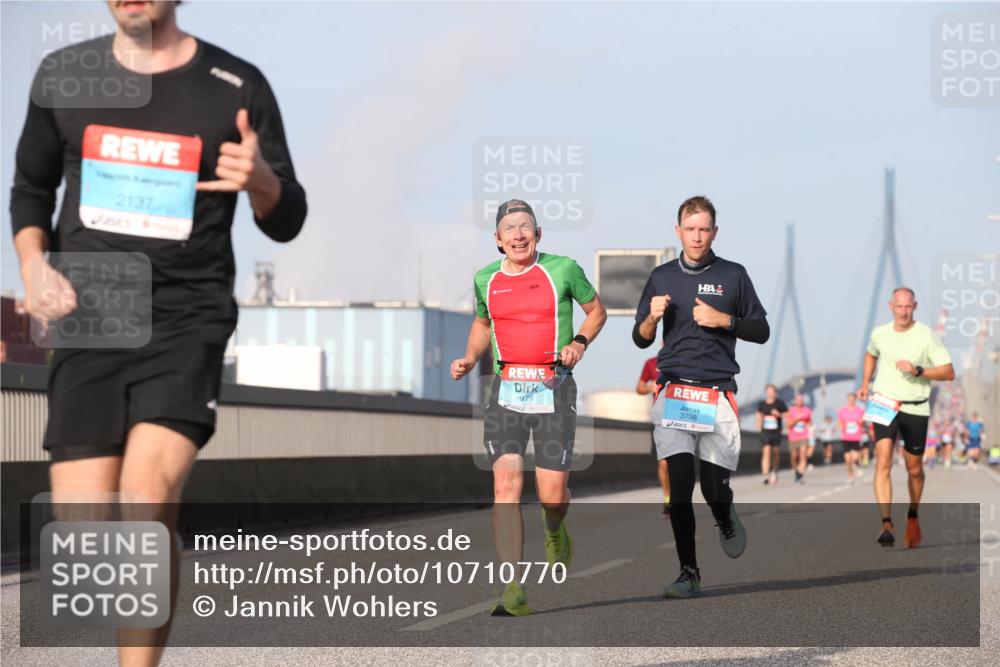 03.10.2026 - Köhlbrandbrückenlauf Jannik Wohlers http://msf.ph/oto/10710770 03.10.2026 09:45:16 Position 3 2137, 1479, 3798 meine-sportfotos.de