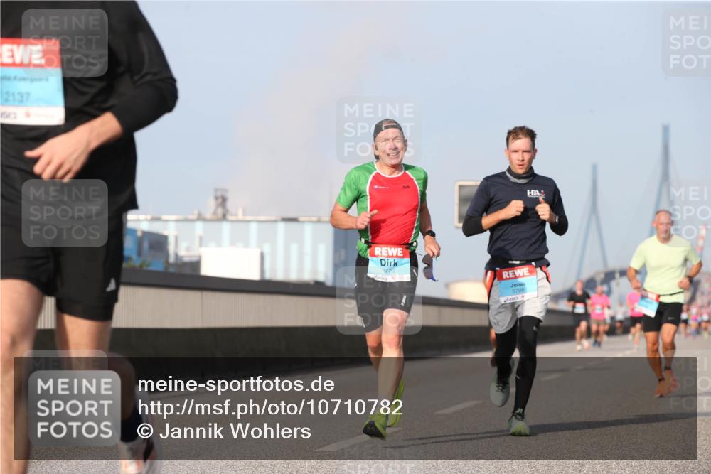 03.10.2026 - Köhlbrandbrückenlauf Jannik Wohlers http://msf.ph/oto/10710782 03.10.2026 09:45:16 Position 3 2137, 1479, 3798 meine-sportfotos.de