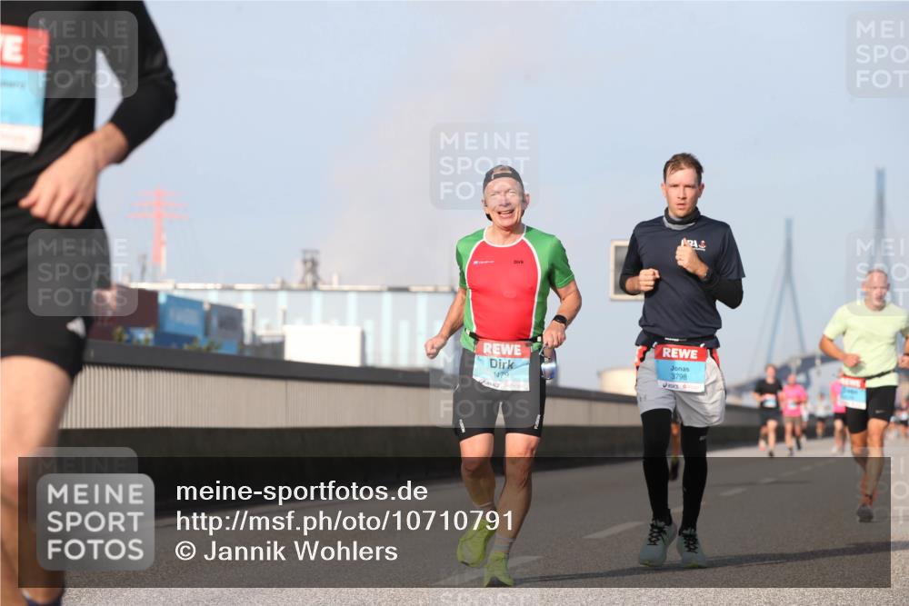 03.10.2026 - Köhlbrandbrückenlauf Jannik Wohlers http://msf.ph/oto/10710791 03.10.2026 09:45:17 Position 3 1479, 3798 meine-sportfotos.de