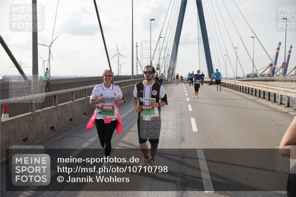 03.10.2026 - Köhlbrandbrückenlauf Jannik Wohlers http://msf.ph/oto/10710798 03.10.2026 16:10:43 Position 2 9455, 9456 meine-sportfotos.de