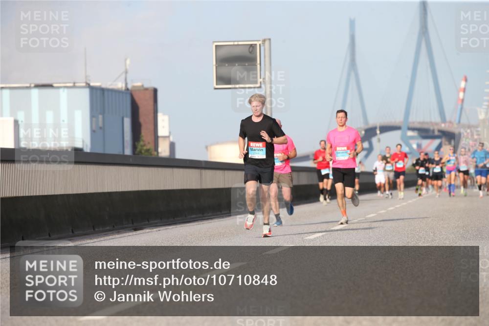 03.10.2026 - Köhlbrandbrückenlauf Jannik Wohlers http://msf.ph/oto/10710848 03.10.2026 09:45:25 Position 3  meine-sportfotos.de
