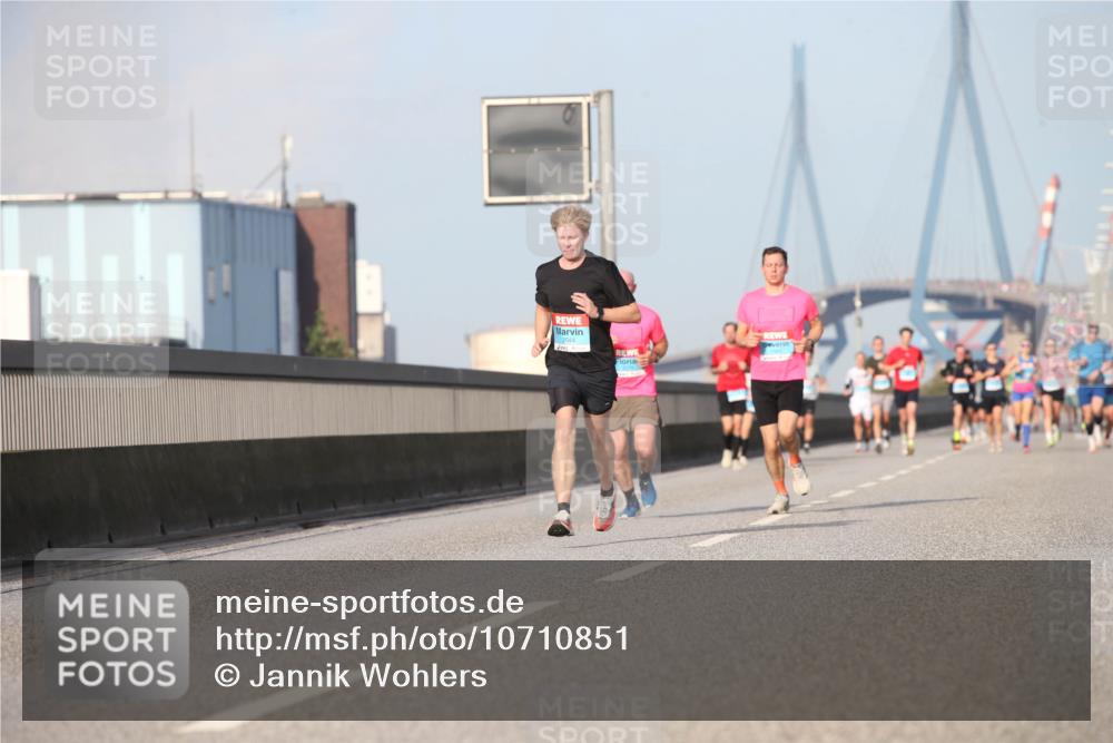03.10.2026 - Köhlbrandbrückenlauf Jannik Wohlers http://msf.ph/oto/10710851 03.10.2026 09:45:25 Position 3  meine-sportfotos.de