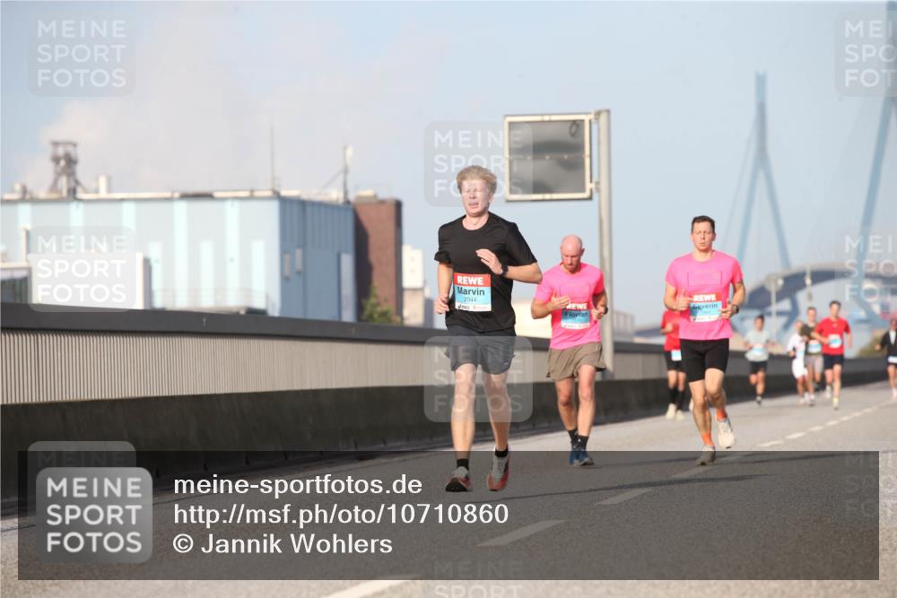 03.10.2026 - Köhlbrandbrückenlauf Jannik Wohlers http://msf.ph/oto/10710860 03.10.2026 09:45:26 Position 3 2044 meine-sportfotos.de