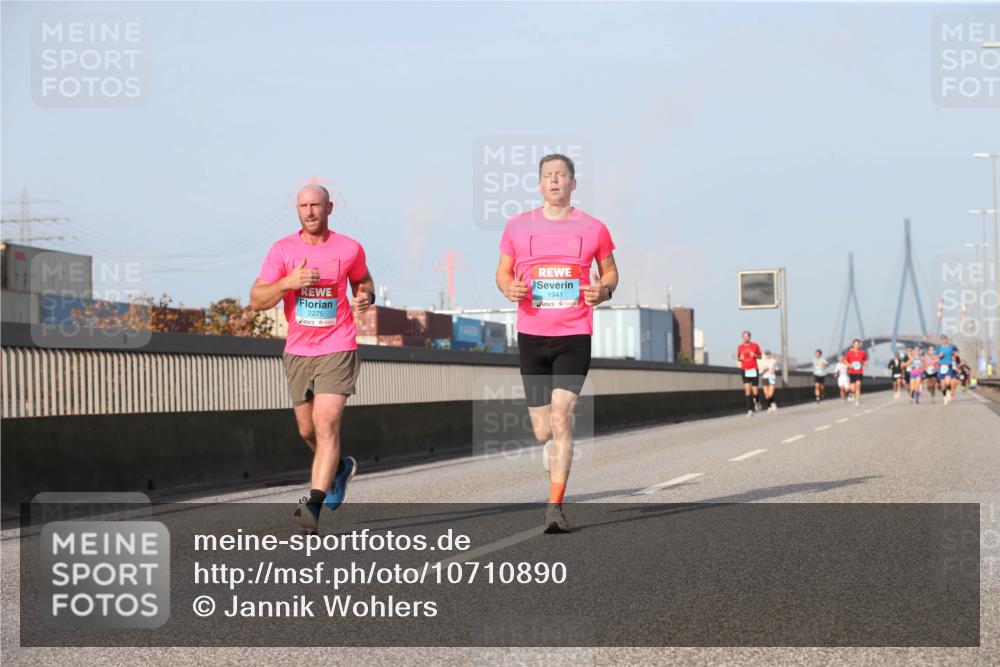 03.10.2026 - Köhlbrandbrückenlauf Jannik Wohlers http://msf.ph/oto/10710890 03.10.2026 09:45:33 Position 3 2275, 1941 meine-sportfotos.de