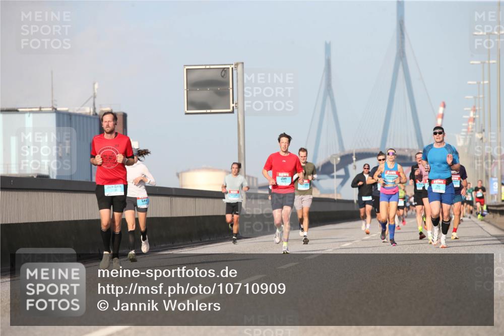 03.10.2026 - Köhlbrandbrückenlauf Jannik Wohlers http://msf.ph/oto/10710909 03.10.2026 09:45:37 Position 3 123, 45 meine-sportfotos.de