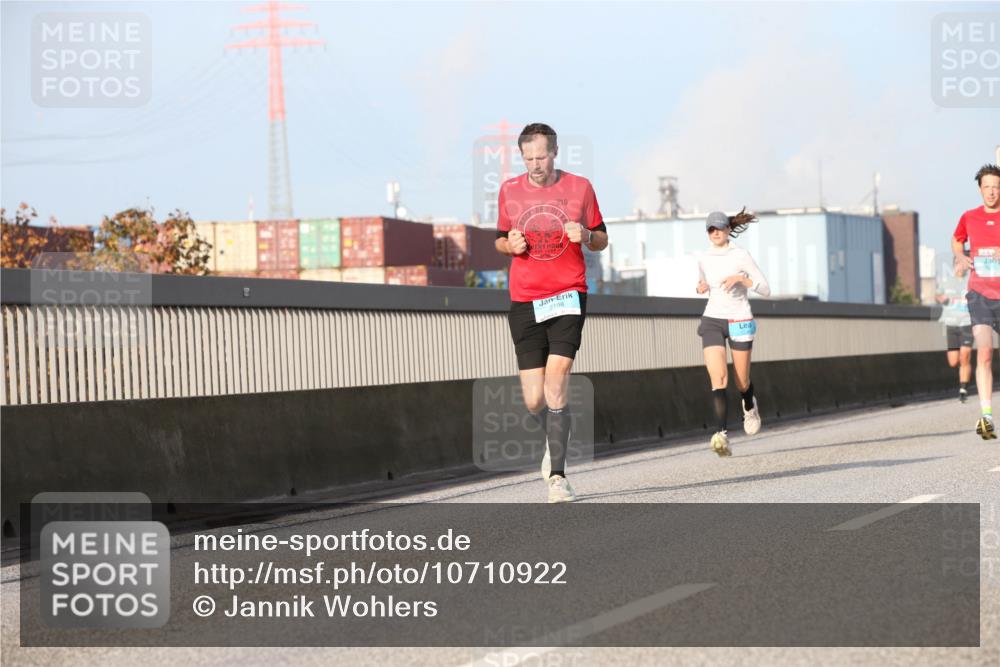 03.10.2026 - Köhlbrandbrückenlauf Jannik Wohlers http://msf.ph/oto/10710922 03.10.2026 09:45:42 Position 3 2198 meine-sportfotos.de