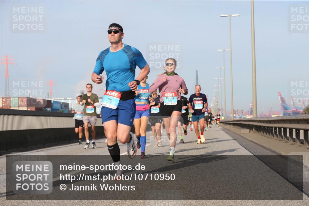 03.10.2026 - Köhlbrandbrückenlauf Jannik Wohlers http://msf.ph/oto/10710950 03.10.2026 09:45:47 Position 3 1575, 3770, 2211 meine-sportfotos.de