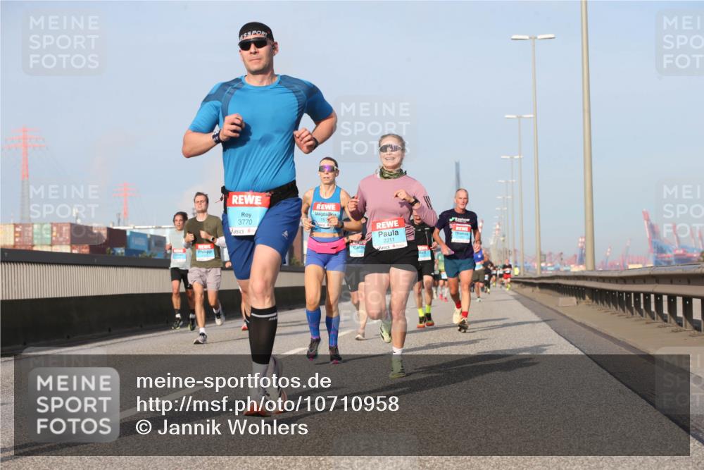 03.10.2026 - Köhlbrandbrückenlauf Jannik Wohlers http://msf.ph/oto/10710958 03.10.2026 09:45:47 Position 3 3770, 157, 2211 meine-sportfotos.de