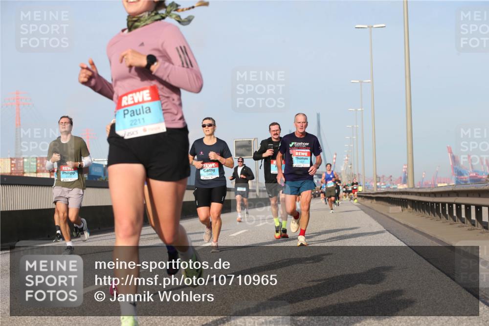 03.10.2026 - Köhlbrandbrückenlauf Jannik Wohlers http://msf.ph/oto/10710965 03.10.2026 09:45:49 Position 3 2211, 1952, 1427 meine-sportfotos.de