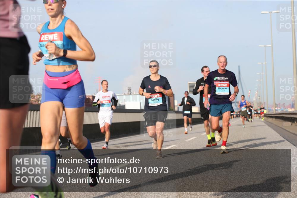 03.10.2026 - Köhlbrandbrückenlauf Jannik Wohlers http://msf.ph/oto/10710973 03.10.2026 09:45:49 Position 3 1952, 1427 meine-sportfotos.de