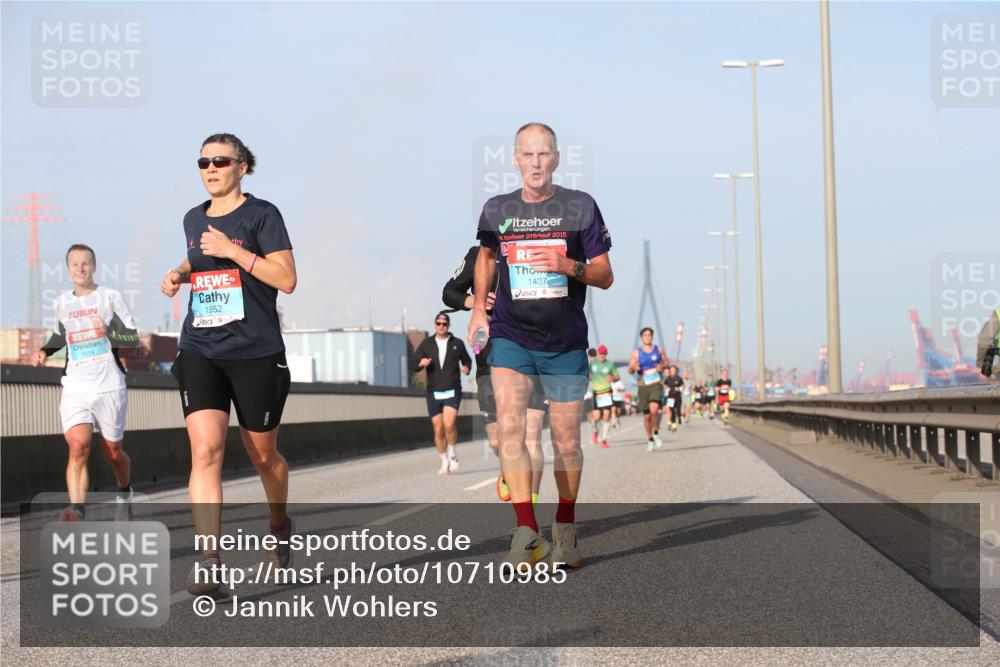 03.10.2026 - Köhlbrandbrückenlauf Jannik Wohlers http://msf.ph/oto/10710985 03.10.2026 09:45:50 Position 3 16, 2015, 1475, 1952, 1427 meine-sportfotos.de
