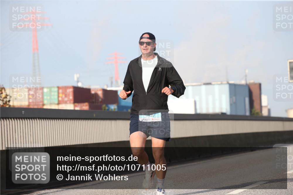 03.10.2026 - Köhlbrandbrückenlauf Jannik Wohlers http://msf.ph/oto/10711005 03.10.2026 09:45:53 Position 3 2436 meine-sportfotos.de