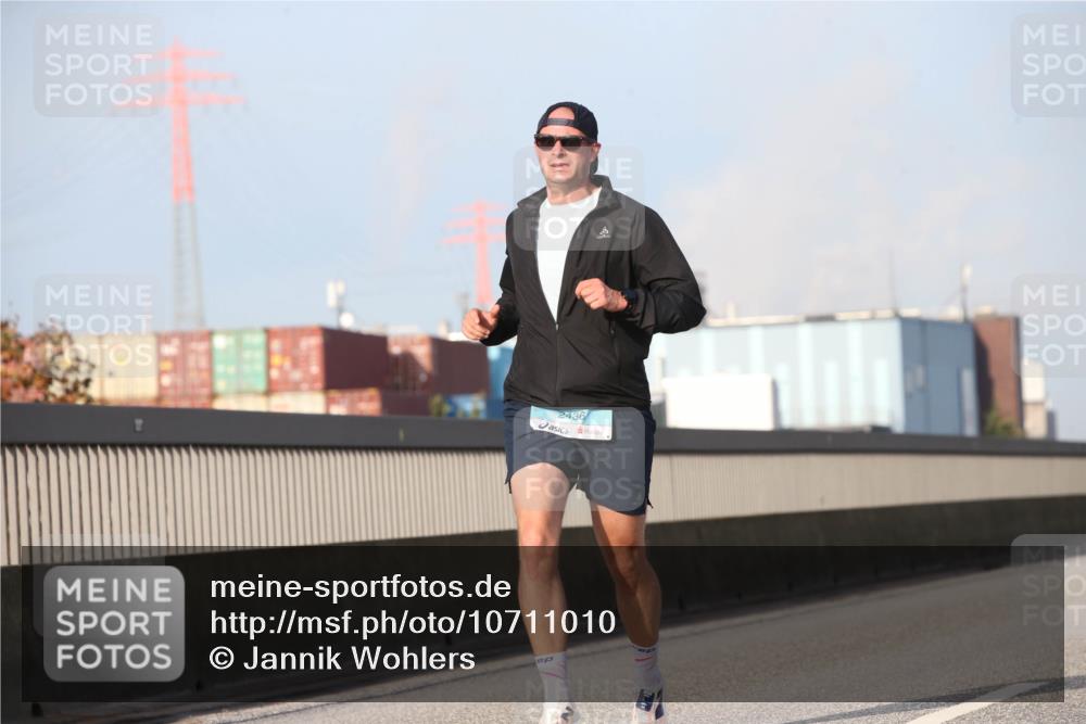 03.10.2026 - Köhlbrandbrückenlauf Jannik Wohlers http://msf.ph/oto/10711010 03.10.2026 09:45:53 Position 3 2436 meine-sportfotos.de