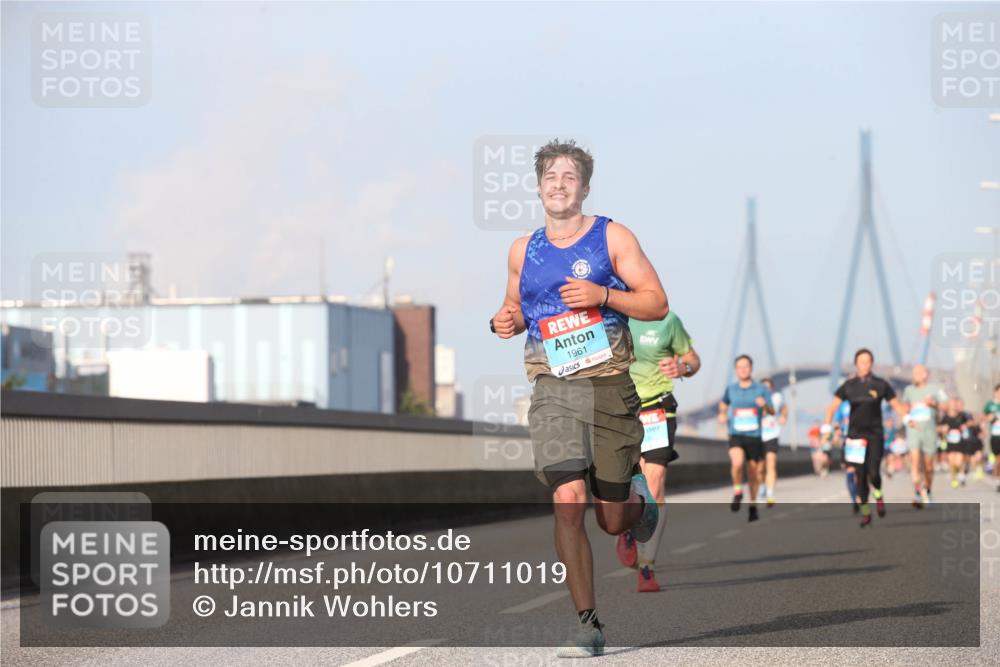 03.10.2026 - Köhlbrandbrückenlauf Jannik Wohlers http://msf.ph/oto/10711019 03.10.2026 09:45:55 Position 3 1961 meine-sportfotos.de