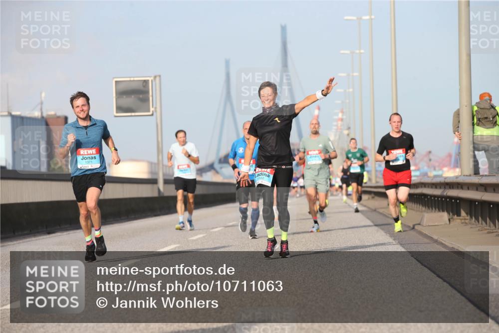 03.10.2026 - Köhlbrandbrückenlauf Jannik Wohlers http://msf.ph/oto/10711063 03.10.2026 09:46:00 Position 3 1371, 1102 meine-sportfotos.de