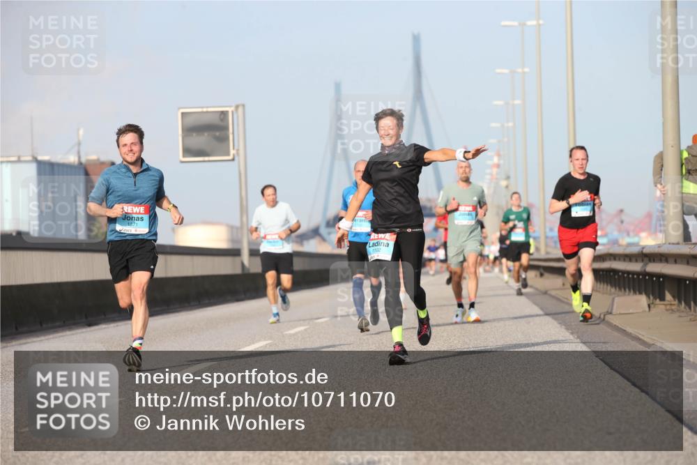03.10.2026 - Köhlbrandbrückenlauf Jannik Wohlers http://msf.ph/oto/10711070 03.10.2026 09:46:00 Position 3 1371, 1102 meine-sportfotos.de