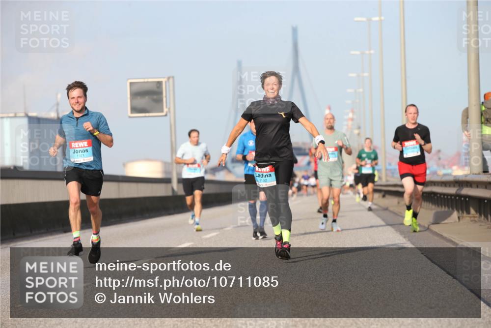 03.10.2026 - Köhlbrandbrückenlauf Jannik Wohlers http://msf.ph/oto/10711085 03.10.2026 09:46:01 Position 3 1371, 1102 meine-sportfotos.de