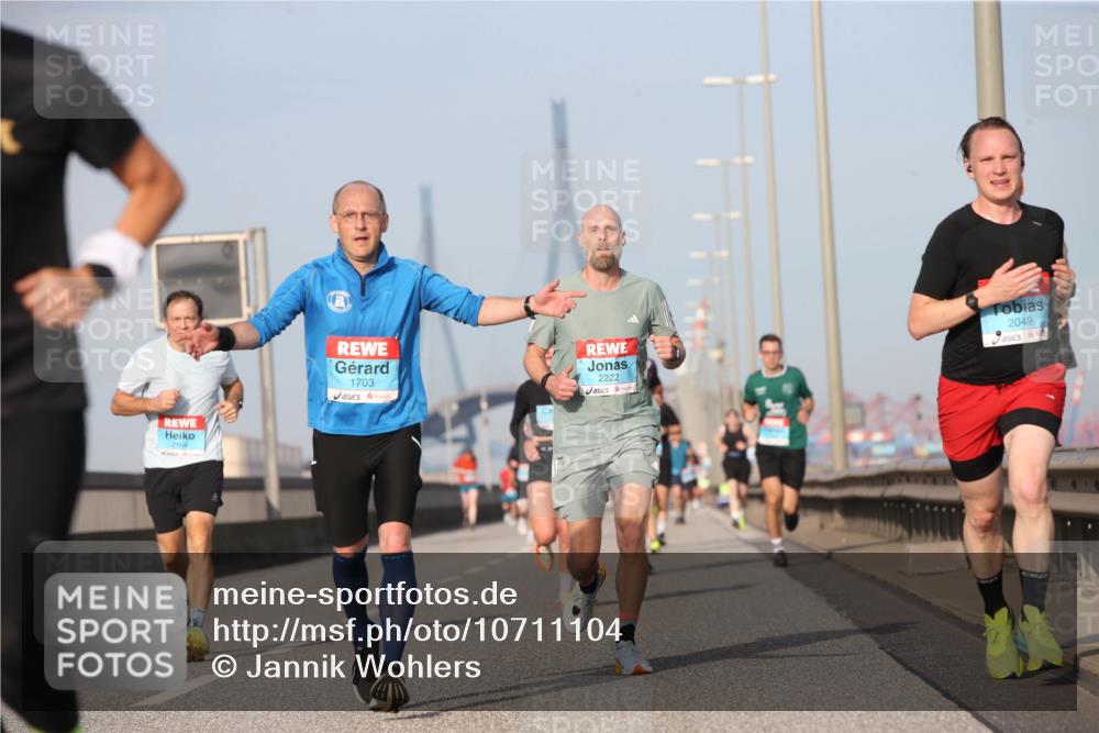 03.10.2026 - Köhlbrandbrückenlauf Jannik Wohlers http://msf.ph/oto/10711104 03.10.2026 09:46:04 Position 3 1703, 2222, 2049, 2164 meine-sportfotos.de