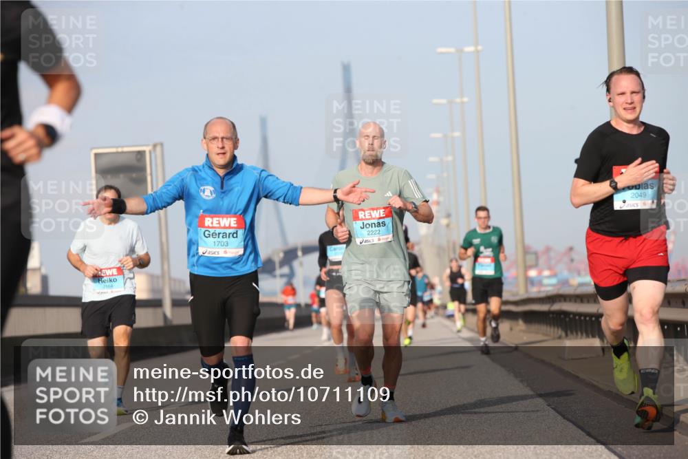 03.10.2026 - Köhlbrandbrückenlauf Jannik Wohlers http://msf.ph/oto/10711109 03.10.2026 09:46:04 Position 3 2164, 1703, 2222, 2049 meine-sportfotos.de