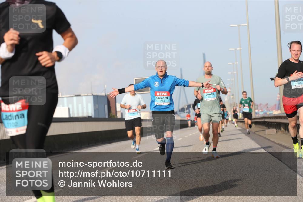 03.10.2026 - Köhlbrandbrückenlauf Jannik Wohlers http://msf.ph/oto/10711111 03.10.2026 09:46:05 Position 3 1102, 1703, 2222, 2049 meine-sportfotos.de