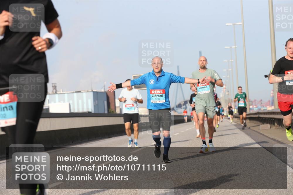 03.10.2026 - Köhlbrandbrückenlauf Jannik Wohlers http://msf.ph/oto/10711115 03.10.2026 09:46:05 Position 3 02, 1703, 2222 meine-sportfotos.de