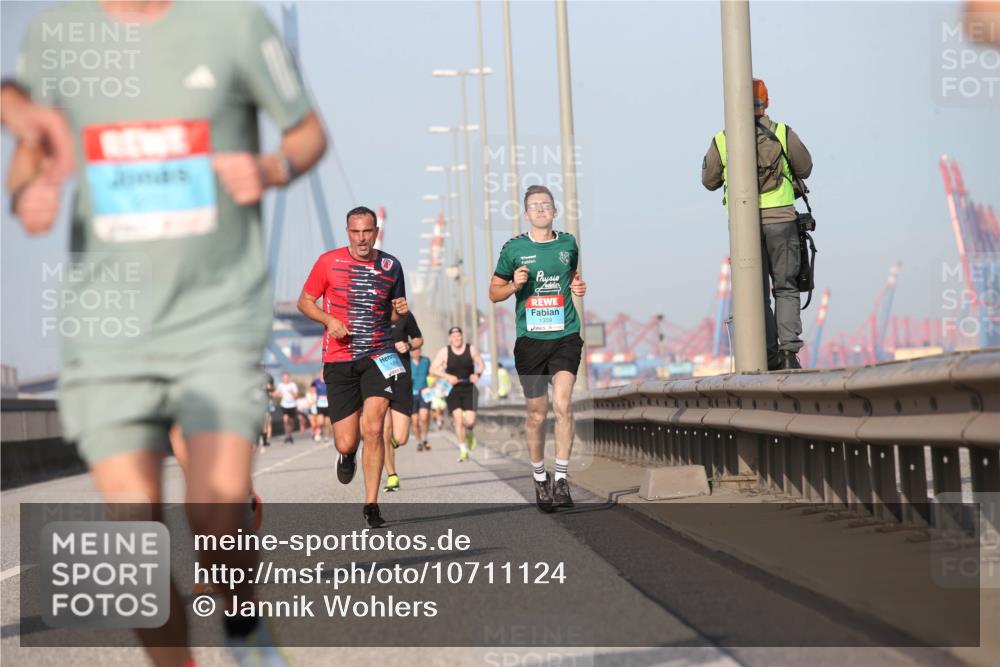 03.10.2026 - Köhlbrandbrückenlauf Jannik Wohlers http://msf.ph/oto/10711124 03.10.2026 09:46:06 Position 3 1359 meine-sportfotos.de