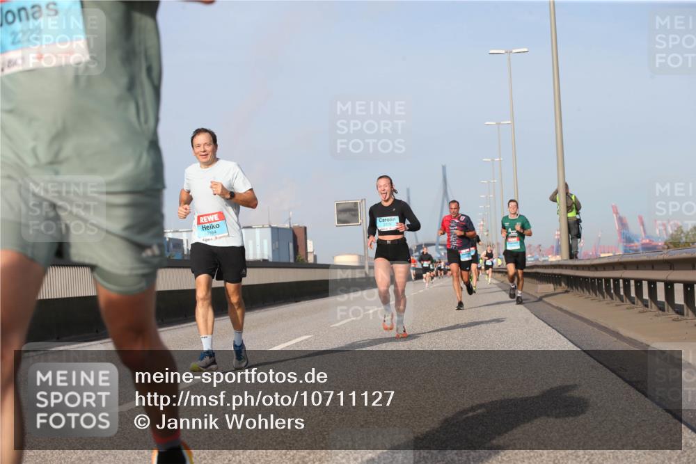 03.10.2026 - Köhlbrandbrückenlauf Jannik Wohlers http://msf.ph/oto/10711127 03.10.2026 09:46:08 Position 3 2222, 2164, 2319 meine-sportfotos.de