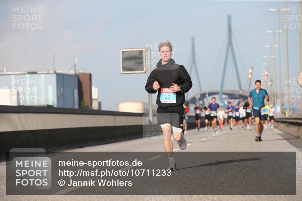 03.10.2026 - Köhlbrandbrückenlauf Jannik Wohlers http://msf.ph/oto/10711233 03.10.2026 09:46:20 Position 3 3843 meine-sportfotos.de