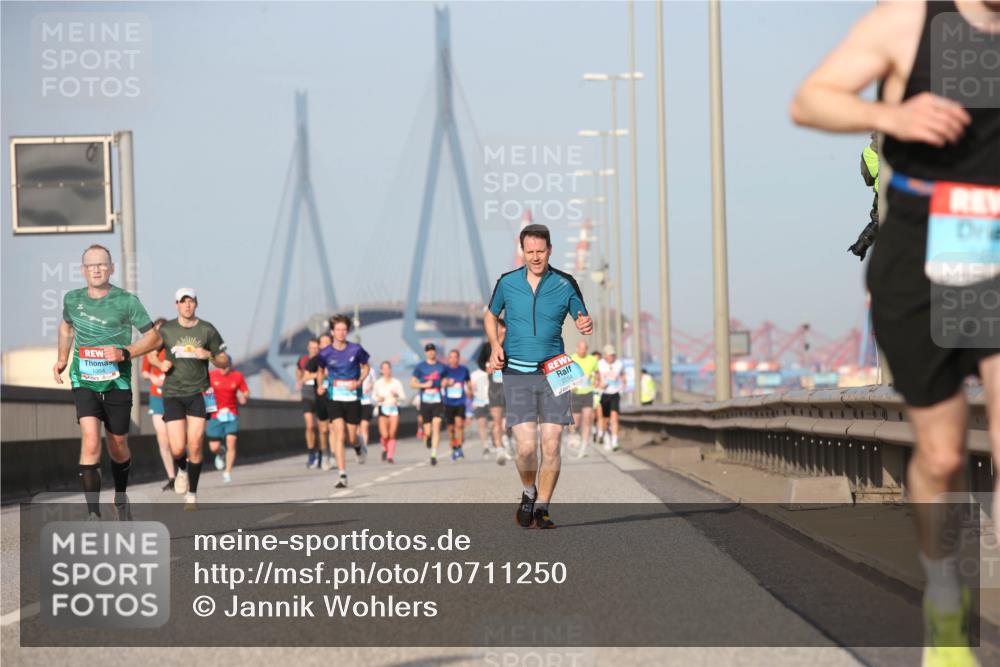 03.10.2026 - Köhlbrandbrückenlauf Jannik Wohlers http://msf.ph/oto/10711250 03.10.2026 09:46:23 Position 3 1054 meine-sportfotos.de