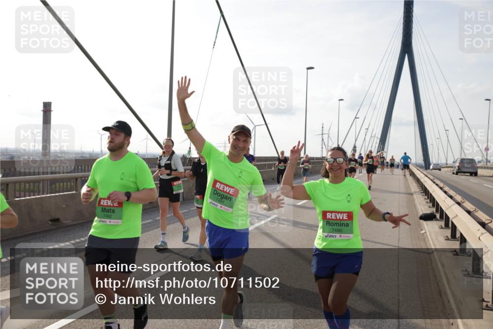 03.10.2026 - Köhlbrandbrückenlauf Jannik Wohlers http://msf.ph/oto/10711502 03.10.2026 16:08:42 Position 2 7492, 7491, 7490 meine-sportfotos.de