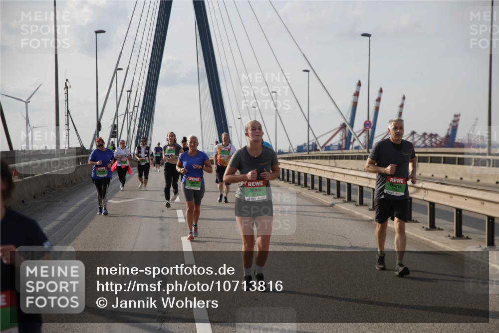 03.10.2026 - Köhlbrandbrückenlauf Jannik Wohlers http://msf.ph/oto/10713816 03.10.2026 16:10:30 Position 2 7251 meine-sportfotos.de