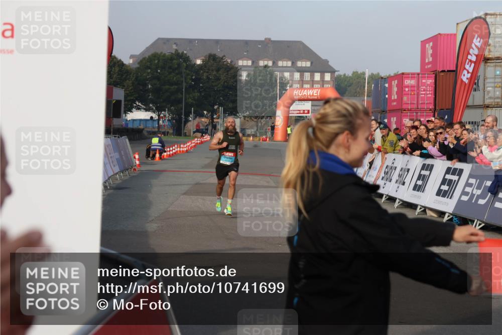 03.10.2026 - Köhlbrandbrückenlauf Mo-Foto http://msf.ph/oto/10741699 03.10.2026 09:41:52 Ziel 2100, 2, 60, 64 meine-sportfotos.de