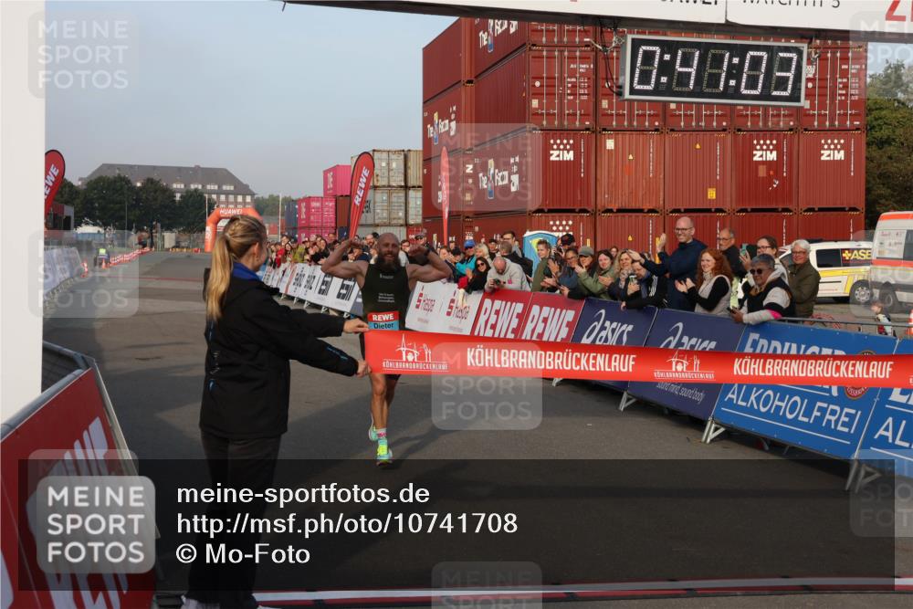 03.10.2026 - Köhlbrandbrückenlauf Mo-Foto http://msf.ph/oto/10741708 03.10.2026 09:41:56 Ziel 102, 0, 98, 08, 2100 meine-sportfotos.de
