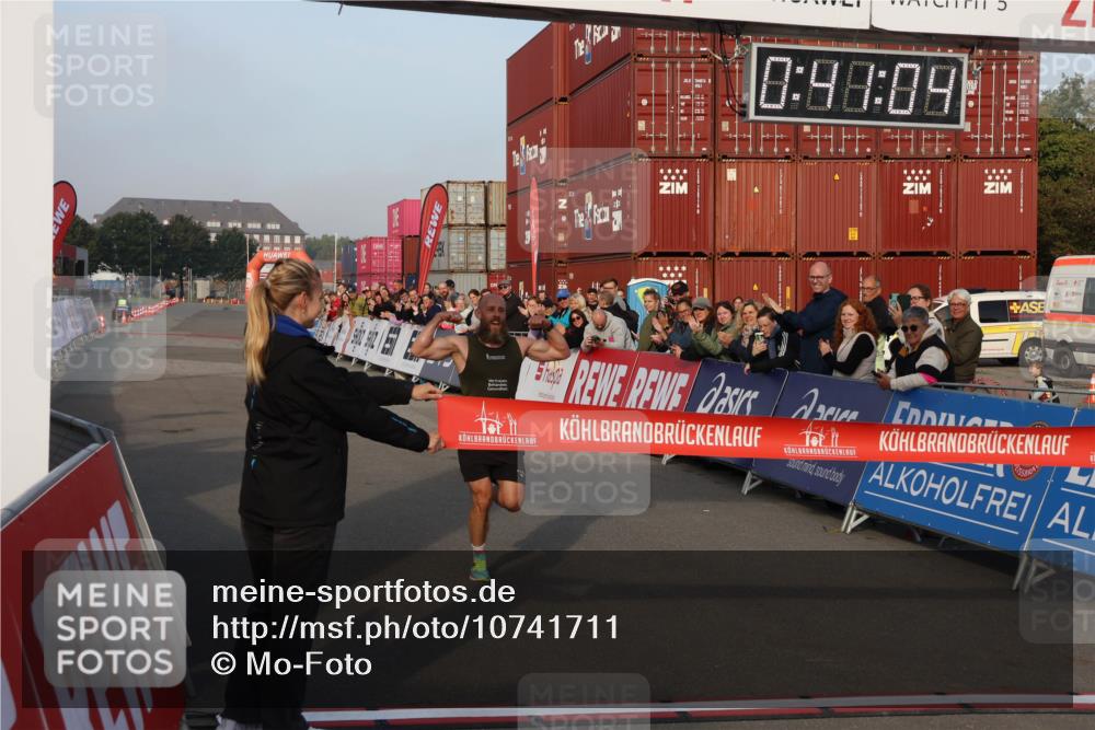 03.10.2026 - Köhlbrandbrückenlauf Mo-Foto http://msf.ph/oto/10741711 03.10.2026 09:41:56 Ziel 0, 98, 09, 2100 meine-sportfotos.de